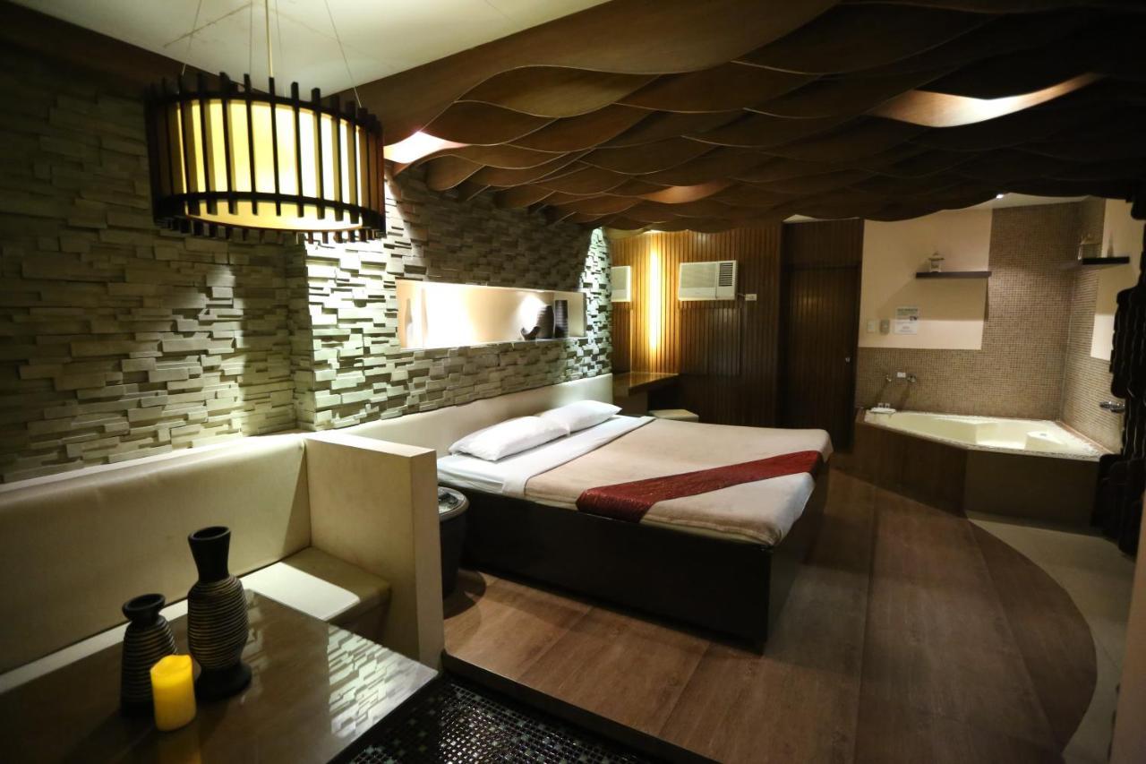 Victoria Court Suites Pasig المظهر الخارجي الصورة